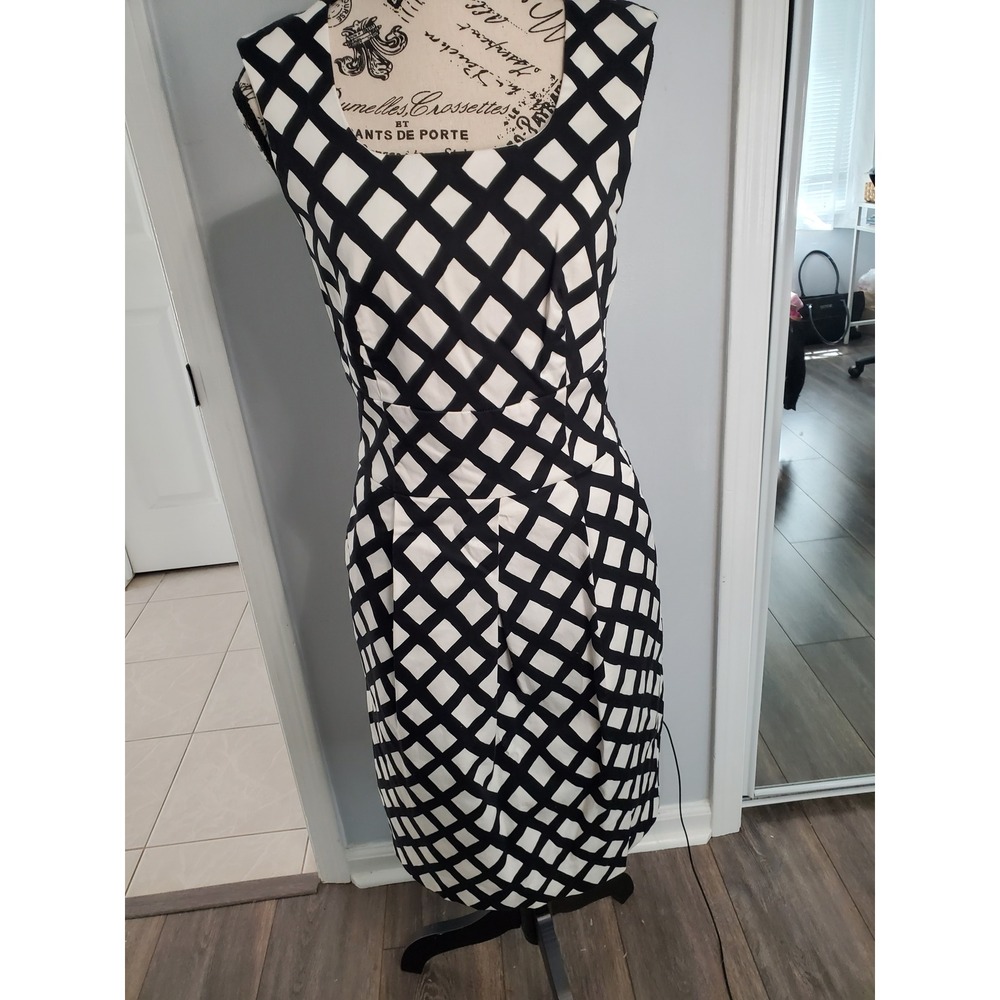 White House Black Market Black White Diamond Grid Sheath Dress Pockets Size 4